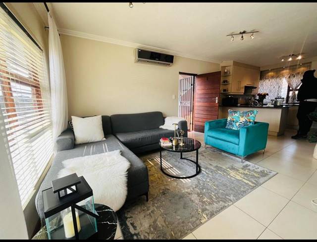1 BEDROOM TOWNHOUSE FOR SALE IN BASSONIA